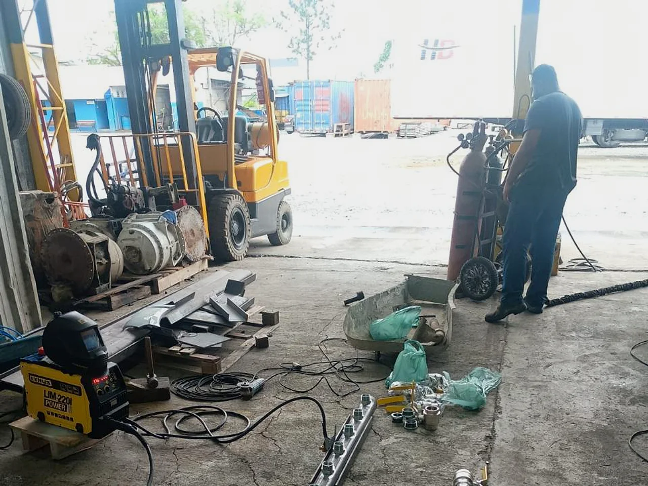 Equipamento em manutenção corretiva na oficina